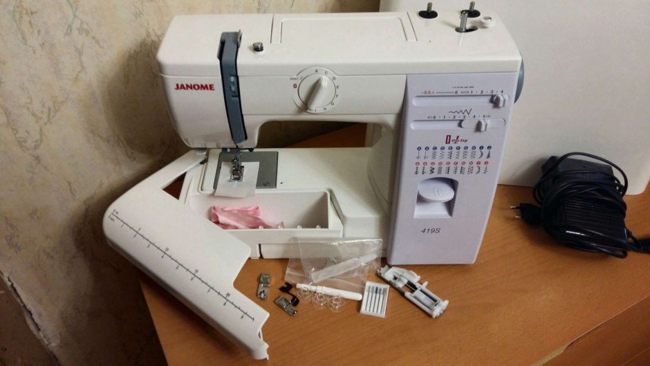 Швейная машина Janome 419s белый