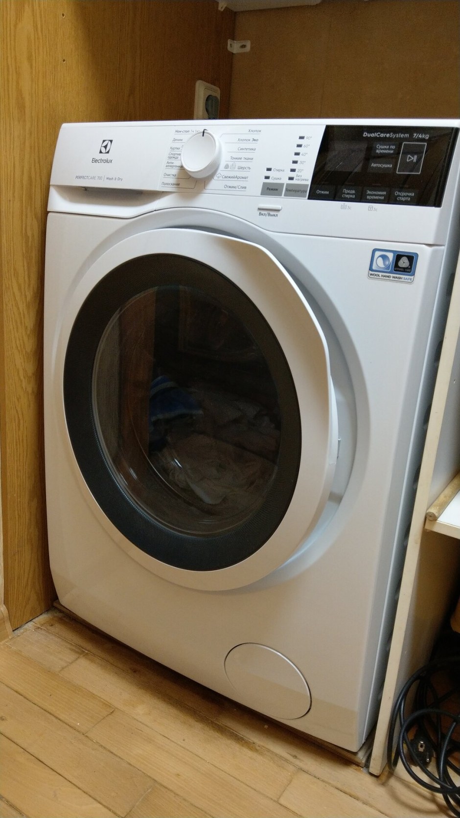 Стиральная машина с сушкой Electrolux ew7wr447w