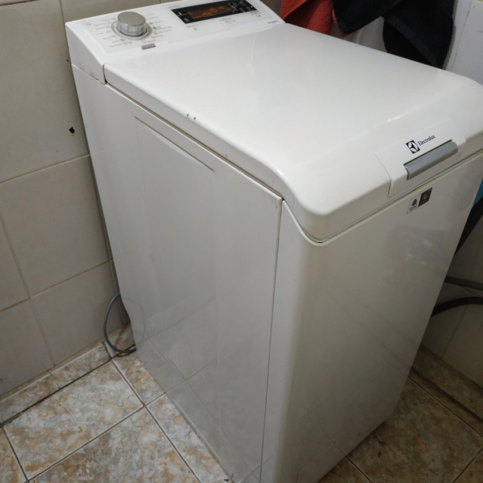 Вертикальная стиральная машина Electrolux 6кг 800rpm