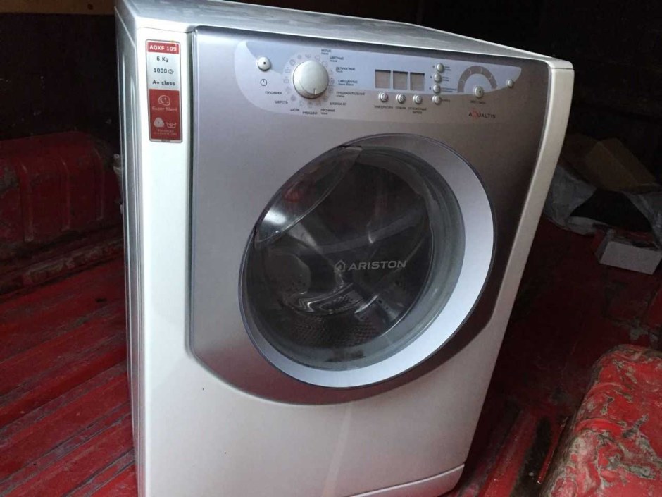 Стиральная машина Hotpoint Ariston Aqualtis 6кг