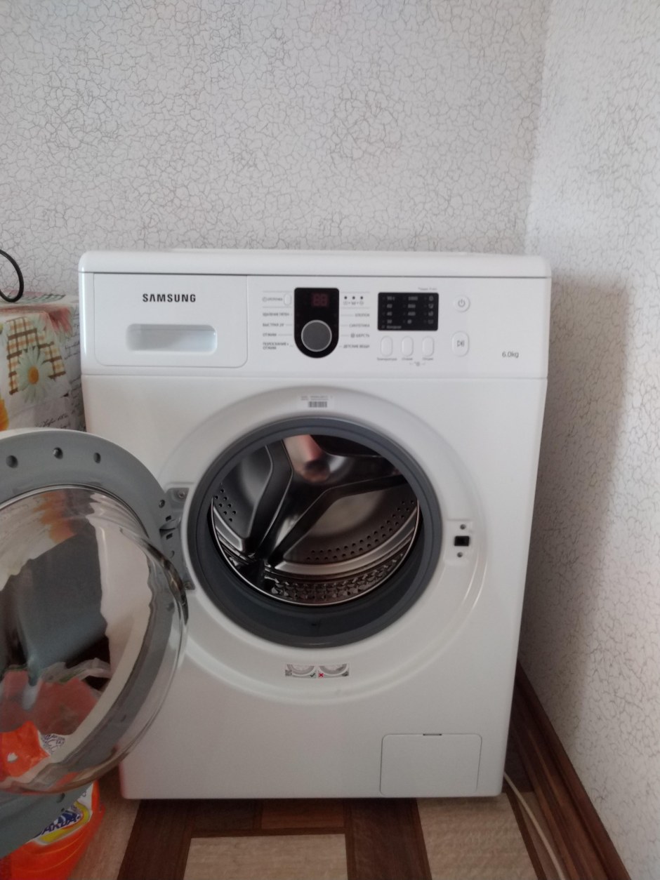 Стиральная машина самсунг 6 кг WF 8590 nlw8