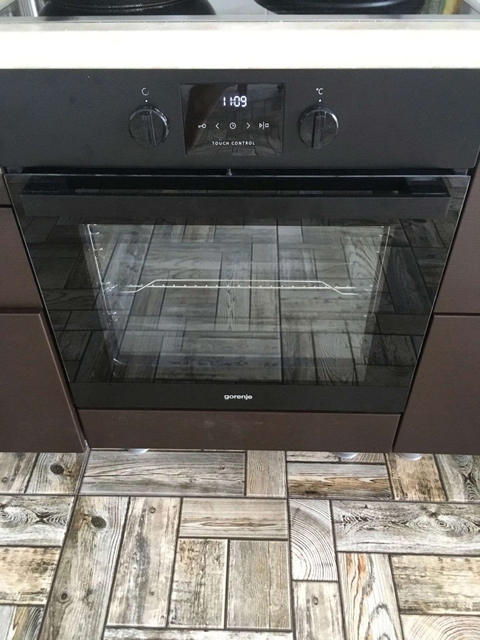 Электрическая плита с духовкой Gorenje