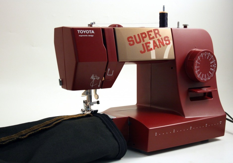 Швейная машина Toyota CB 04 T Jeans
