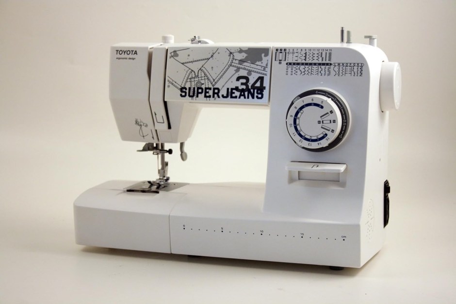 Швейная машина Toyota super Jeans 17