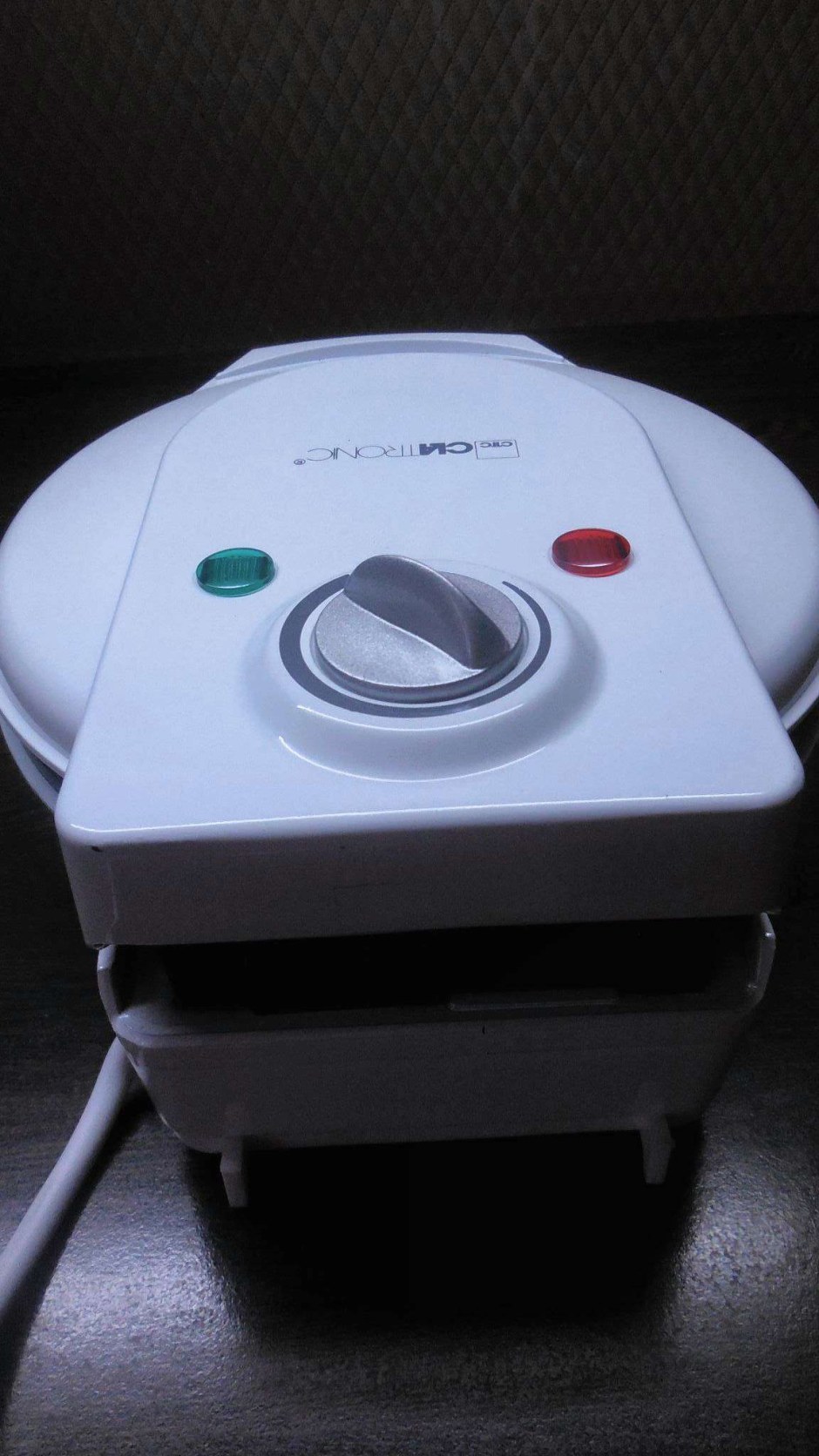 . Вафельница Clatronic WA 3491, белый агент