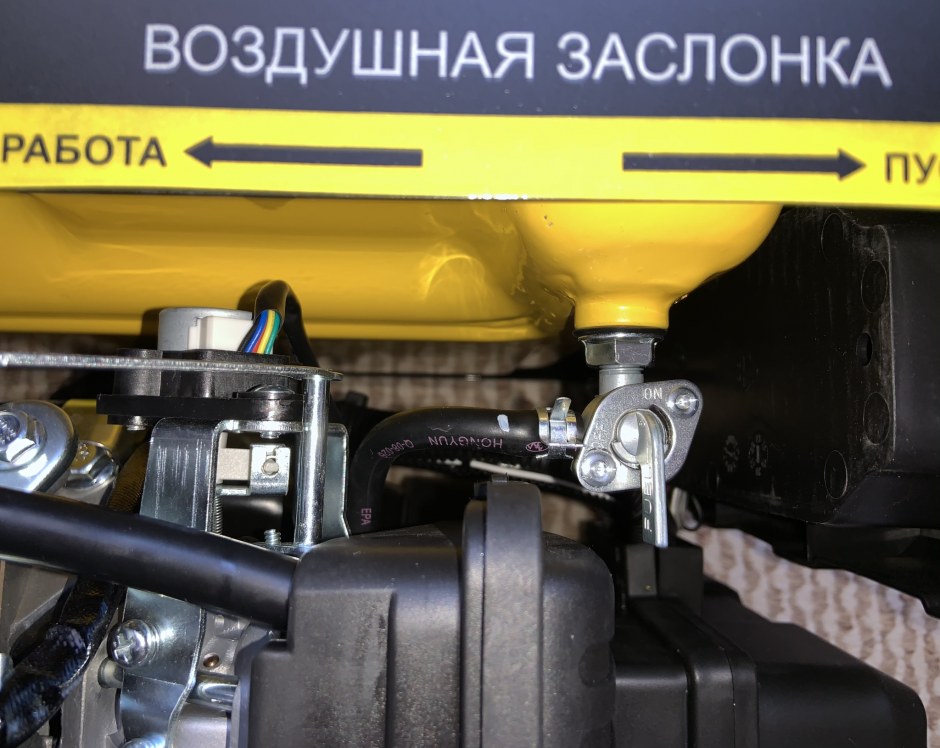 Сливные пробки бензогенератора Хутер dn2700i где находятся