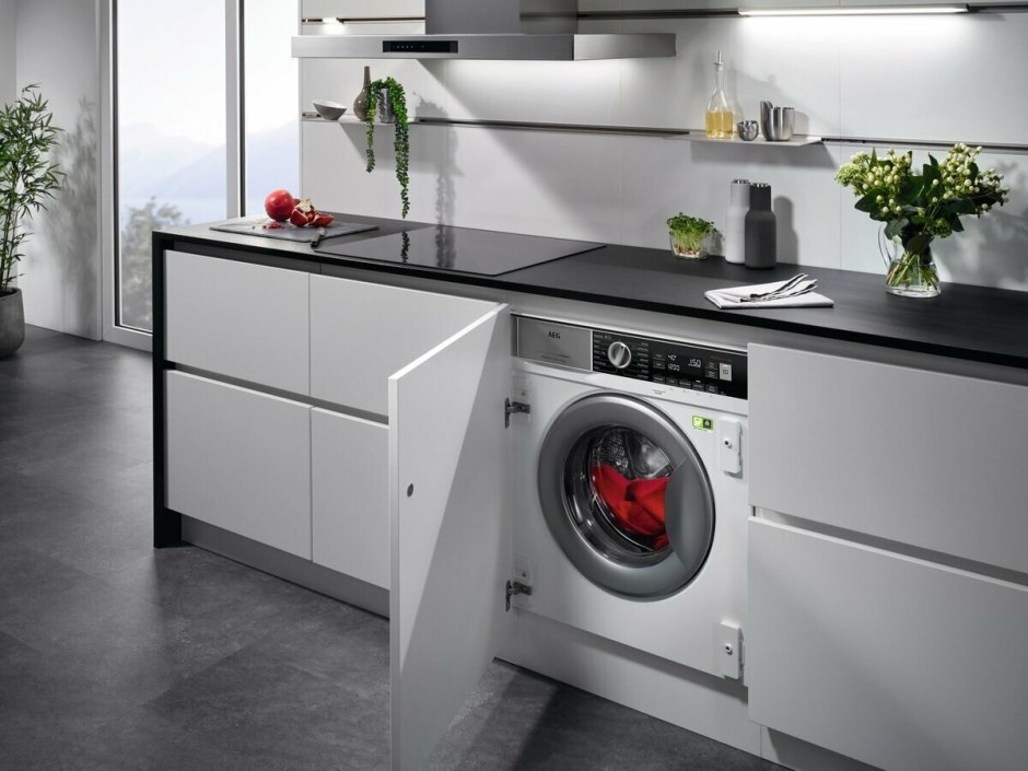 Встраиваемая стиральная машина AEG l8fbe48sri