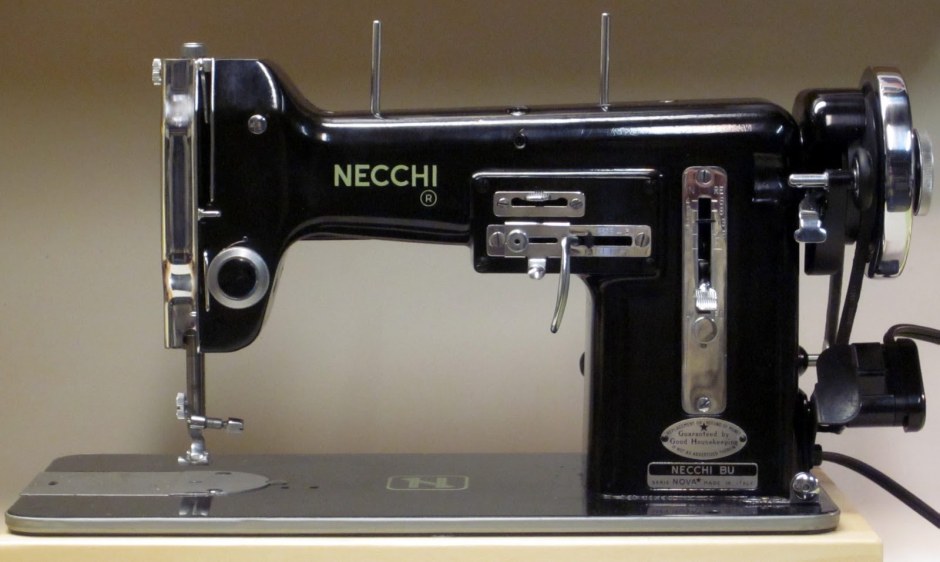 Итальянская швейная машинка Necchi