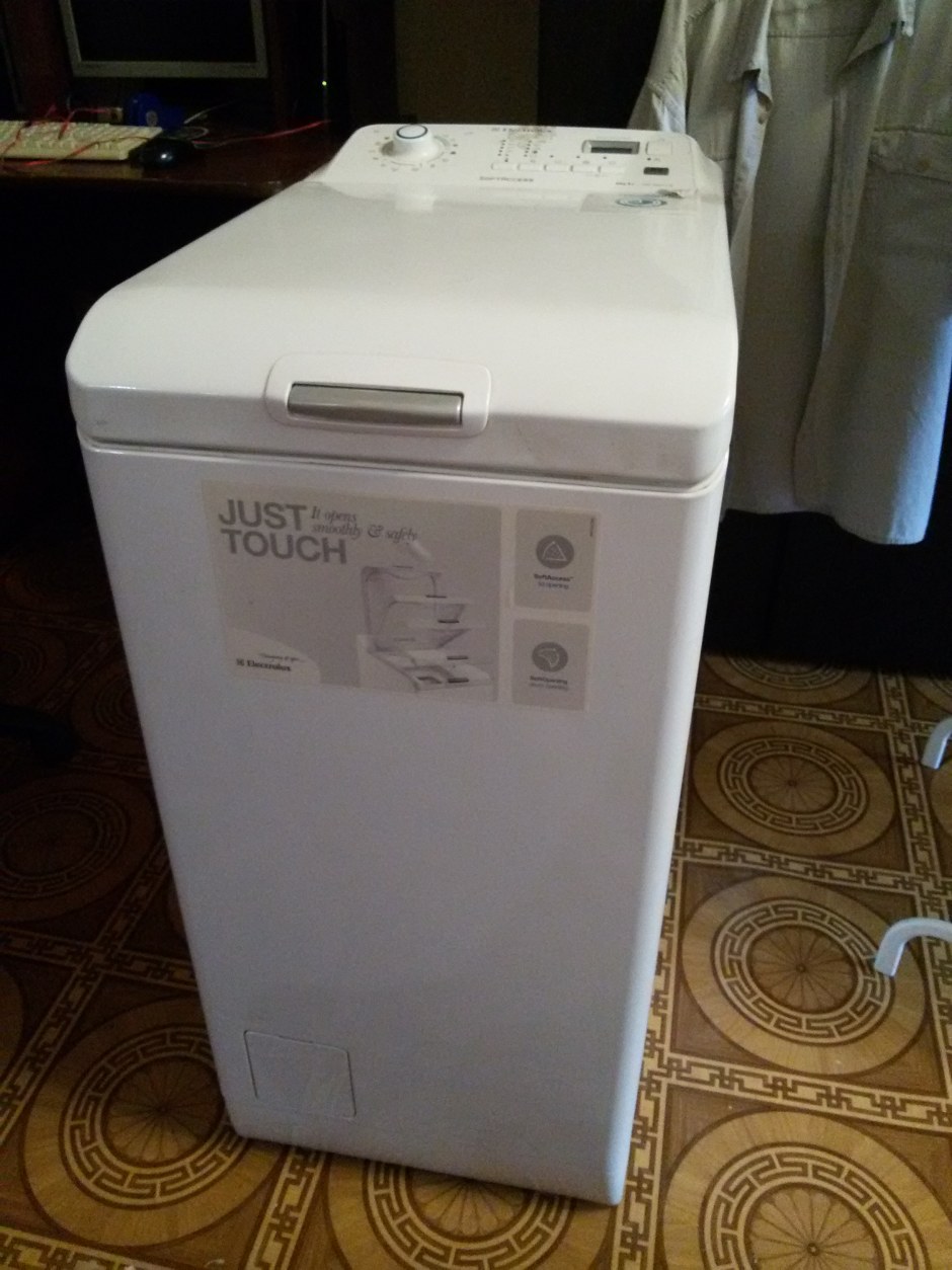 Стиральная машина Electrolux EWT 106411 W