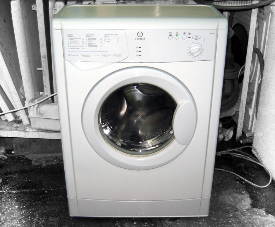 Стиральная машина Indesit WIUN 81