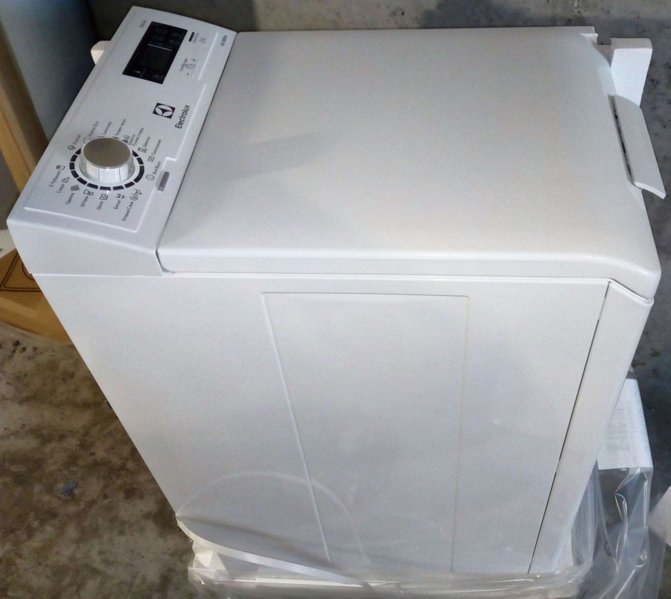 Стиральная машина Electrolux EWT 1066 EOW