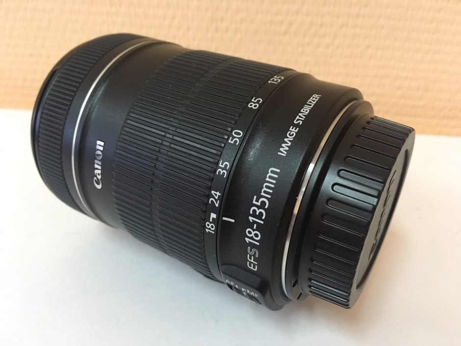 Объектив EF-S Canon 18-135