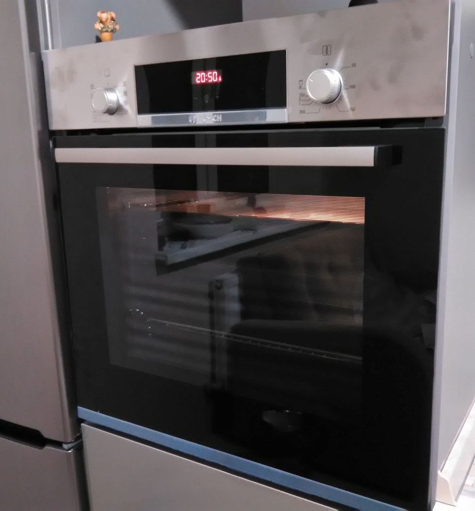 Духовой шкаф Bosch hbf534es0r