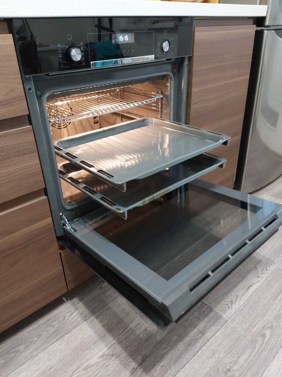 Духовой шкаф Bosch hbj558yb0q