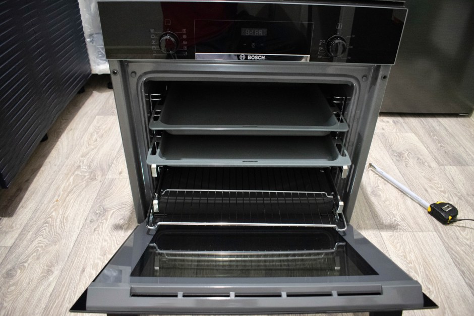 Электрический духовой шкаф Bosch hbf554yb0r