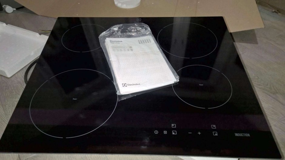 Индукционная варочная панель Electrolux ehh