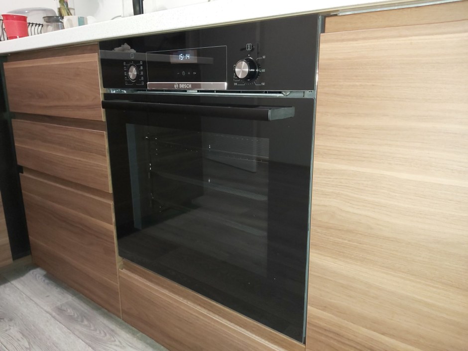Духовой шкаф Bosch hbj558yb0q
