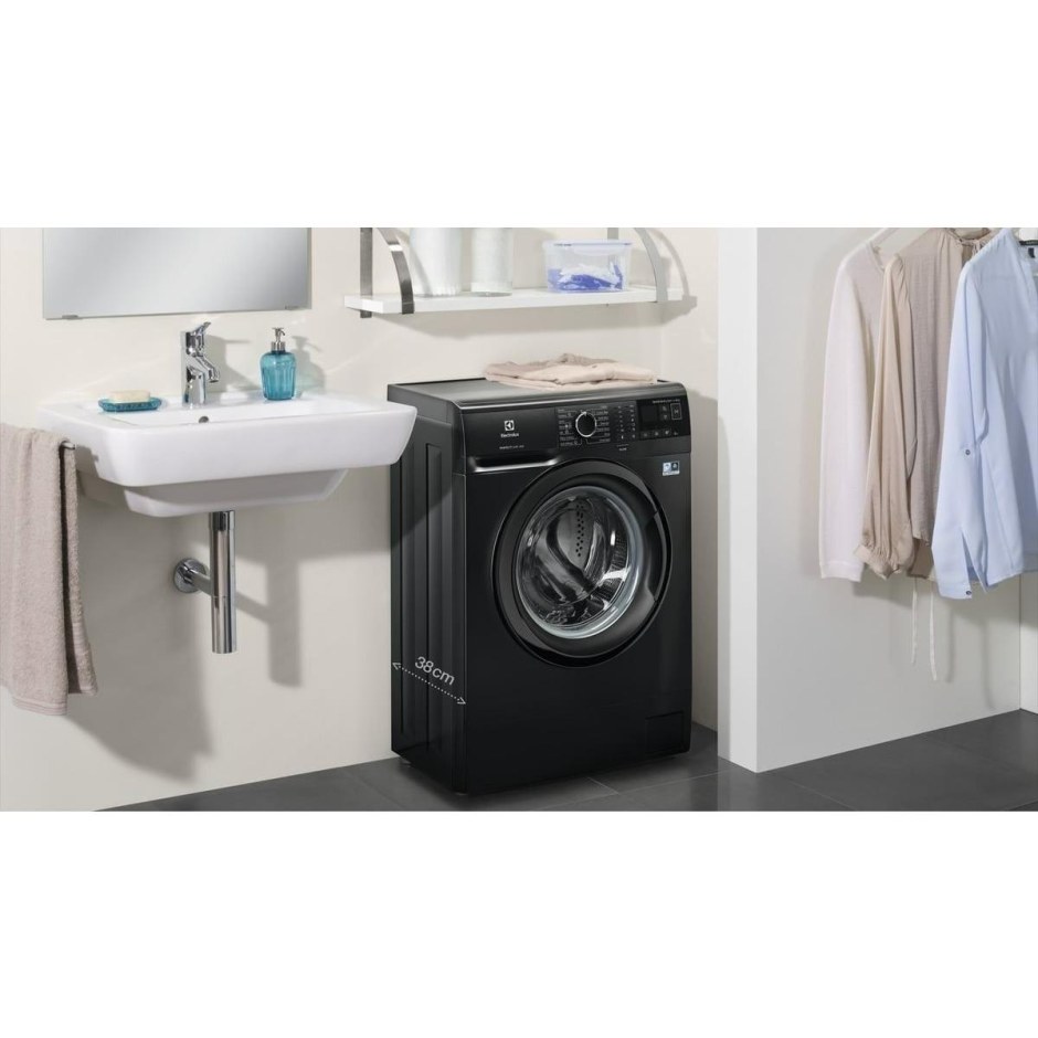 Стиральная машина Electrolux черная