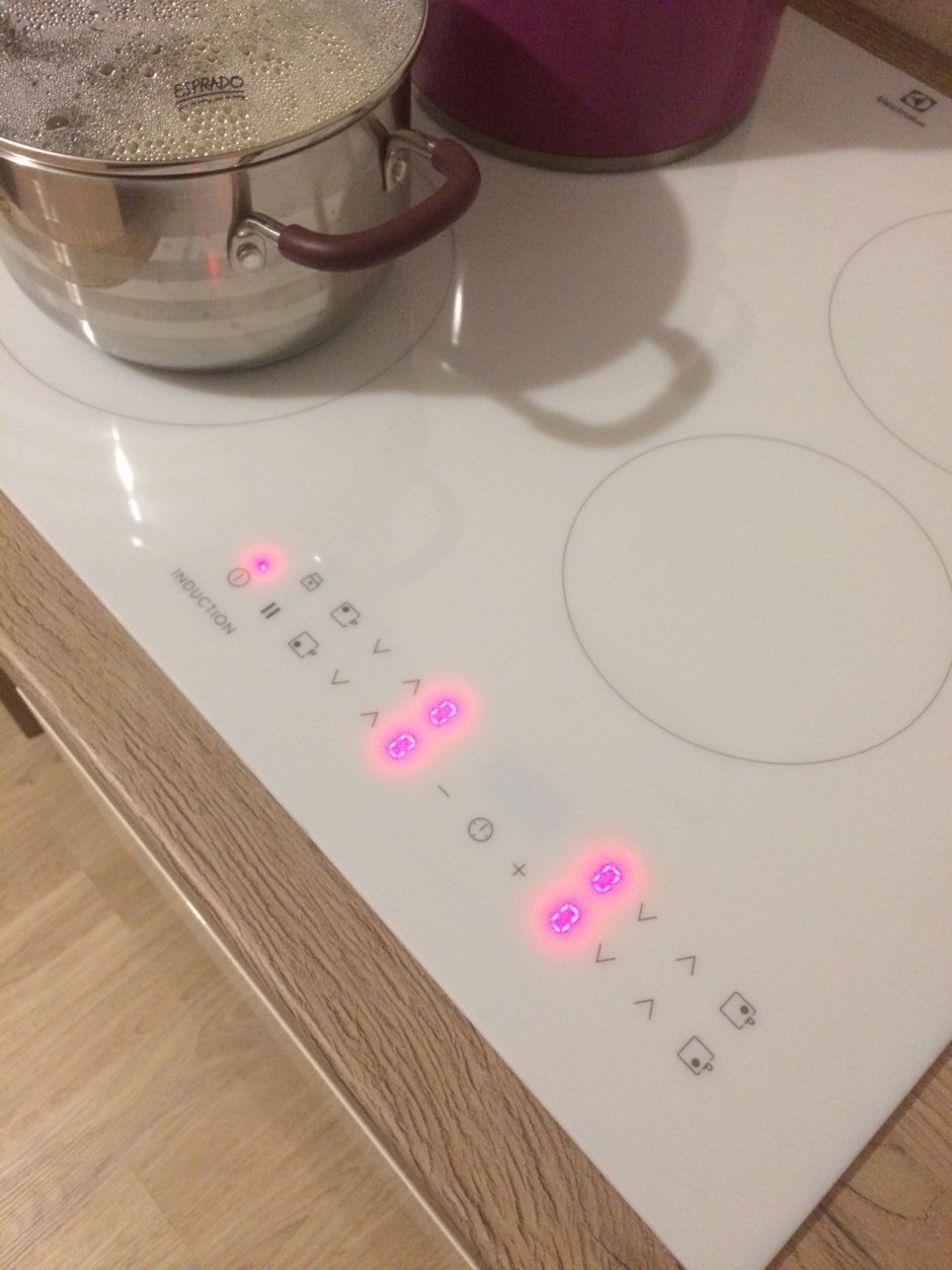 Варочная панель Electrolux ipe6440wi