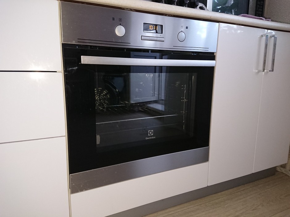 Электрический духовой шкаф Electrolux EZB 52430 AX