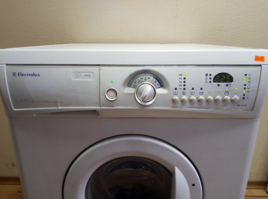 Стиральная машина Electrolux EW 1259 W