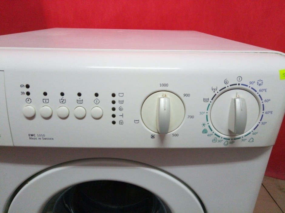 Стиральная машина Electrolux EWC 1351