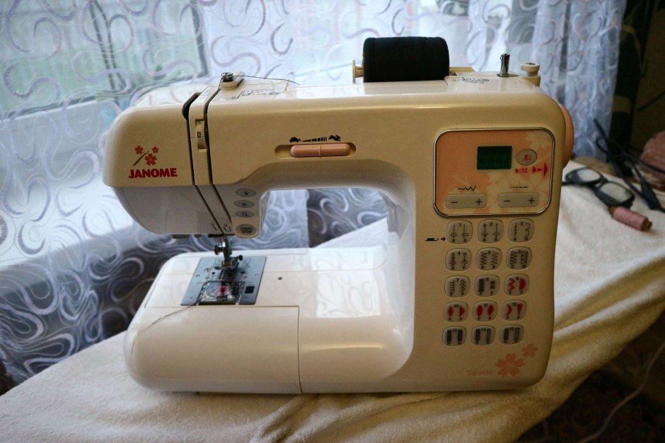 Швейная машина Janome DC 4050