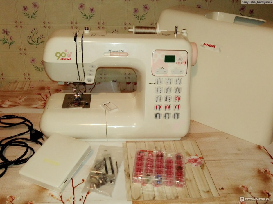 Швейная машинка Janome DC 2030 90