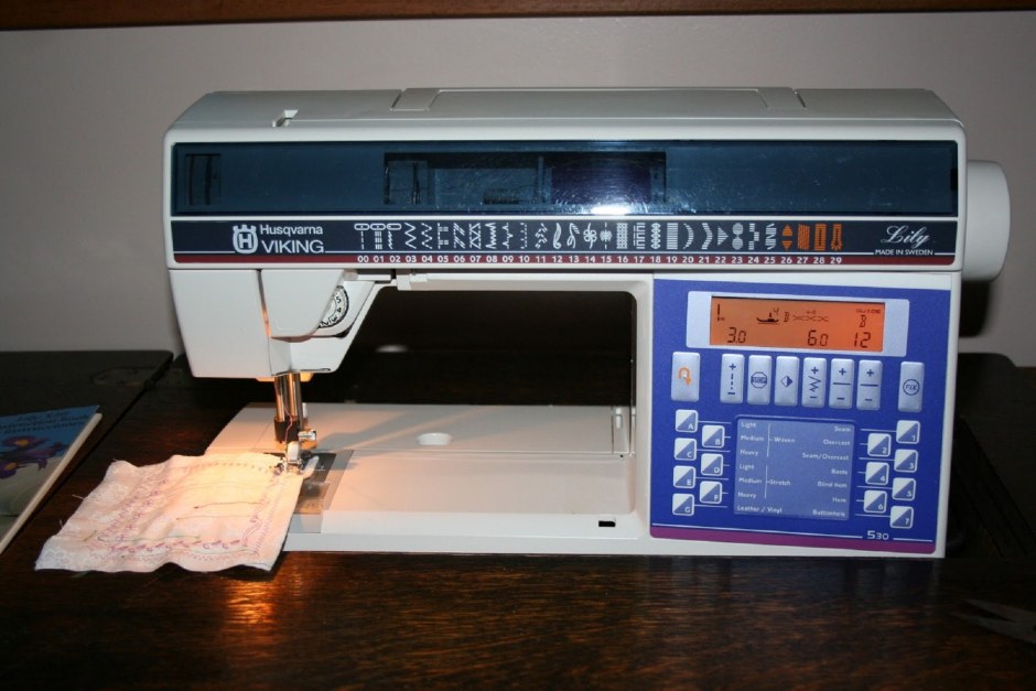 Husqvarna Viking Lily 555